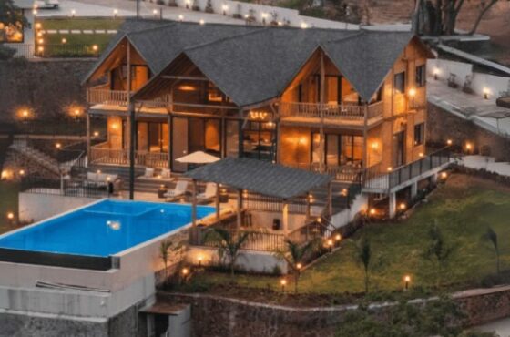 DISCOVER THE ELEGANCE OF THE LUXURIOUS ABALONE VILLA IN ALIBAUG